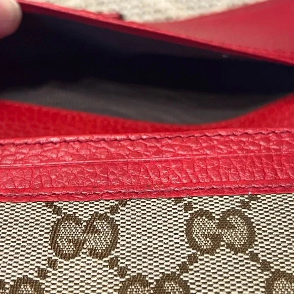 Gucci Beige and Red Monogram Wallet - Picture 5 of 14